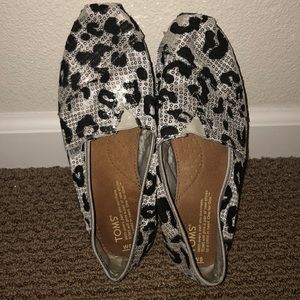 Adorable sequins TOMS!